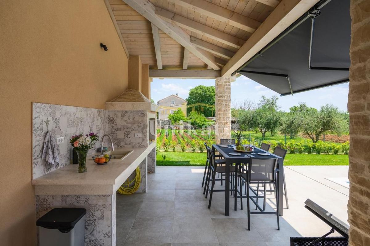 Villa con due unità abitative - vista mare